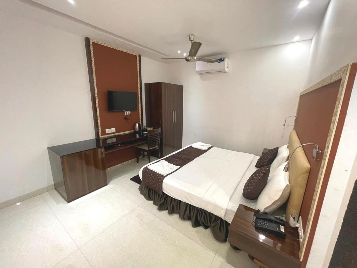 Hotel Goa Continental Arpora Exterior photo